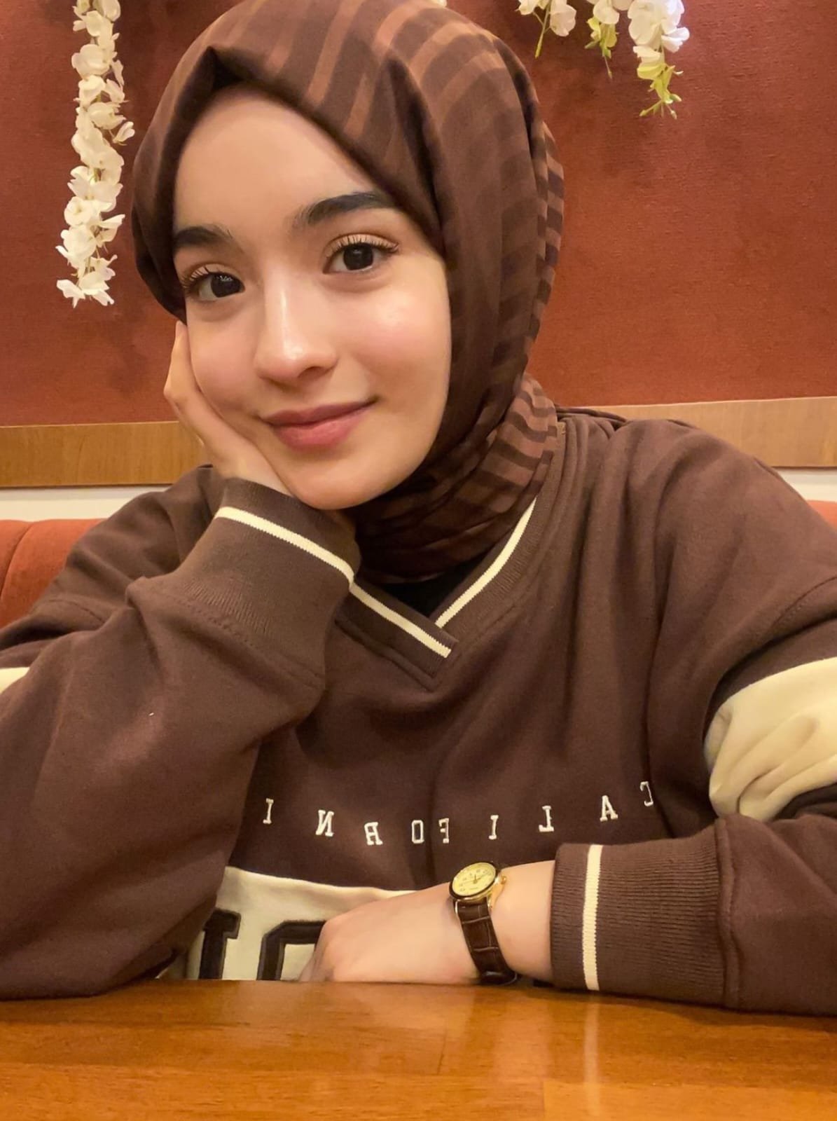 Alaçatı Cömert Kadın Bayan Escort Aybike
